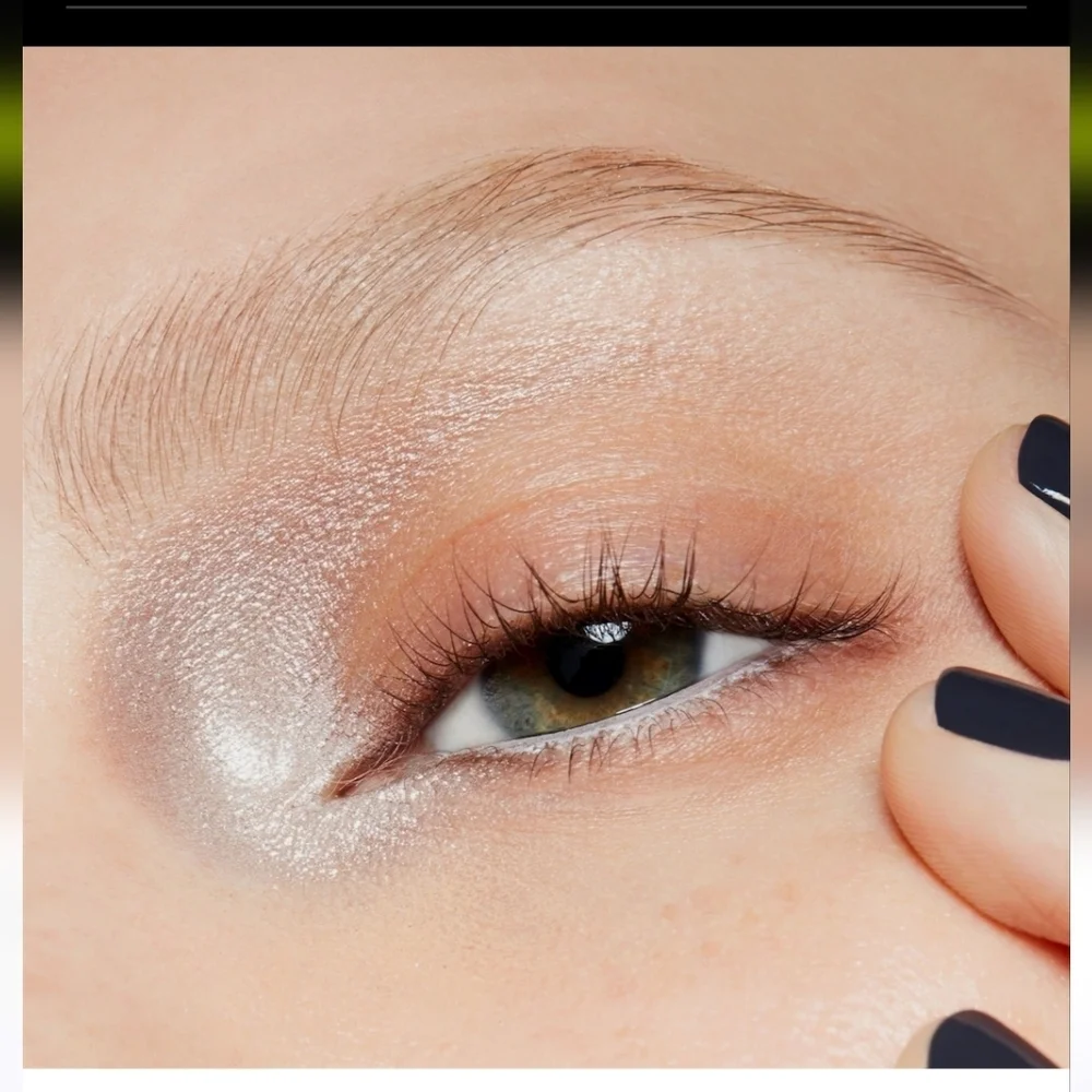 MAC Cosmetics Dazzleshadow In Color She Sparkles. NIB